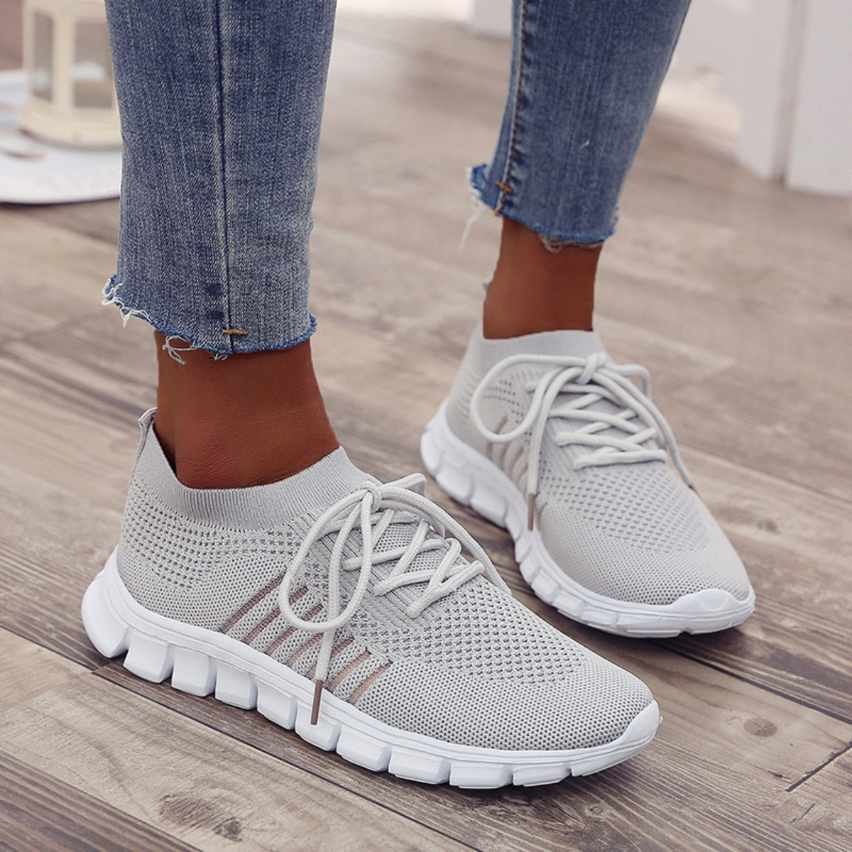 Breathable Mesh Lace-Up Athletic
