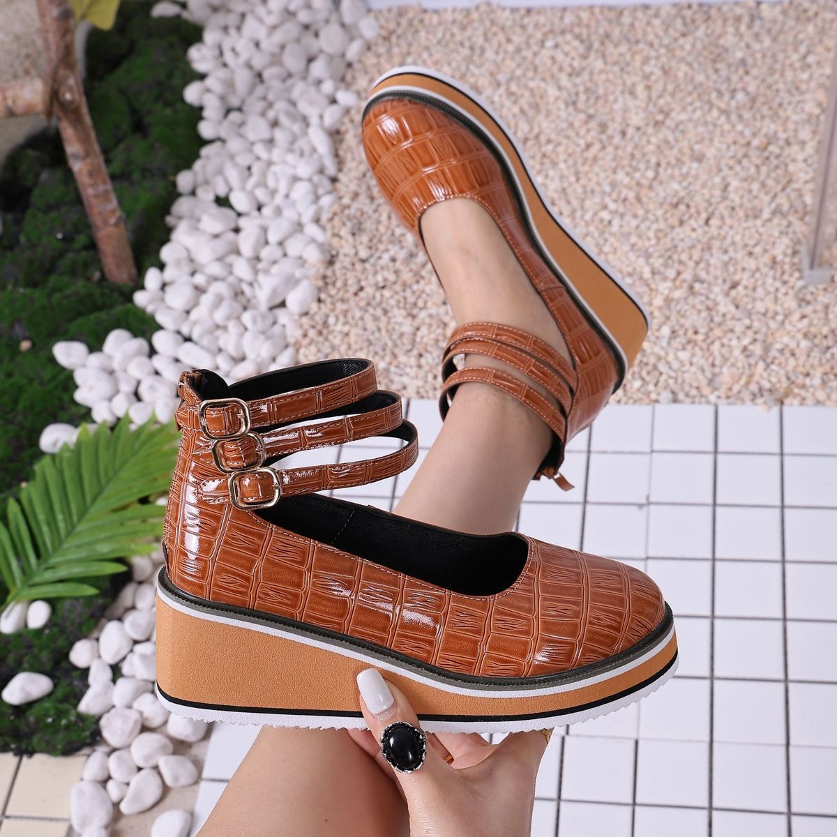 Multi-Strap Wedge Pumps