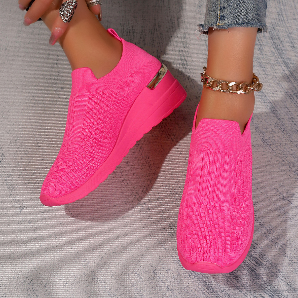 Mesh Round Toe Wedge Athletic