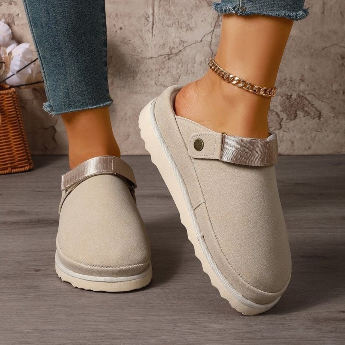 Round Toe Platform Slippers