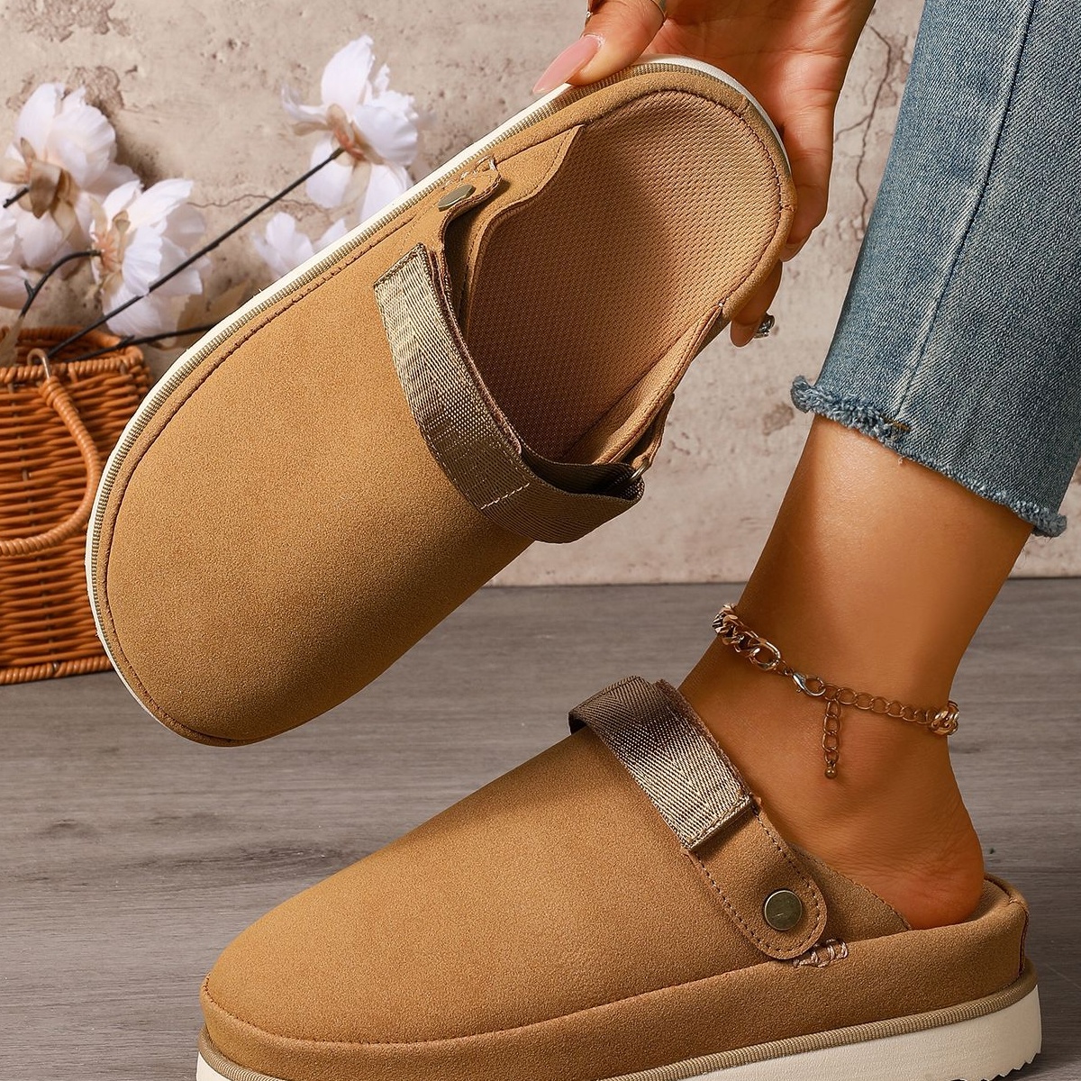 Round Toe Platform Slippers