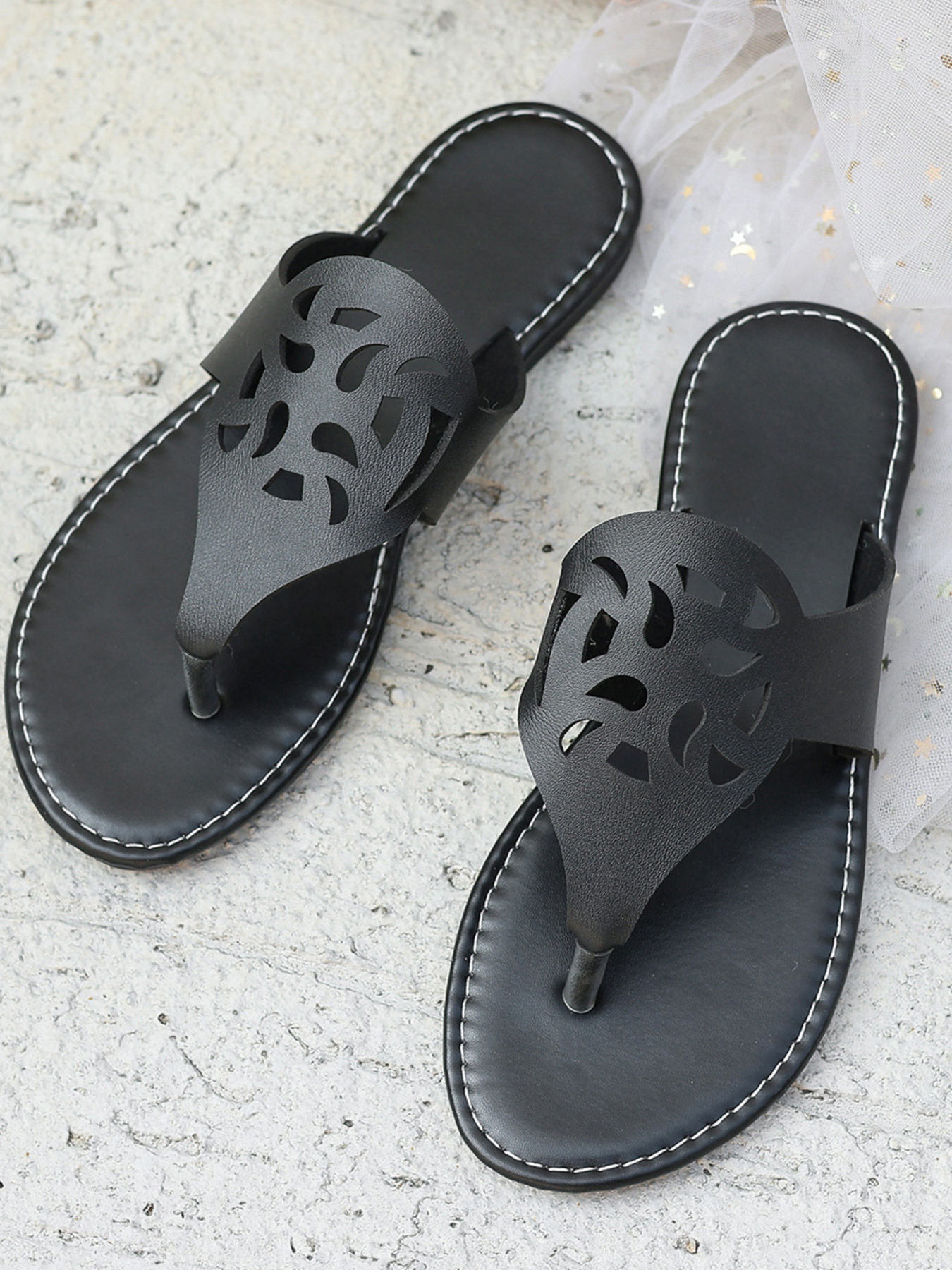 Cutout Toe Post Flats Sandals