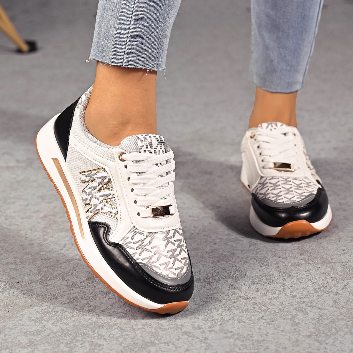 Lace Up Round Toe Sneakers