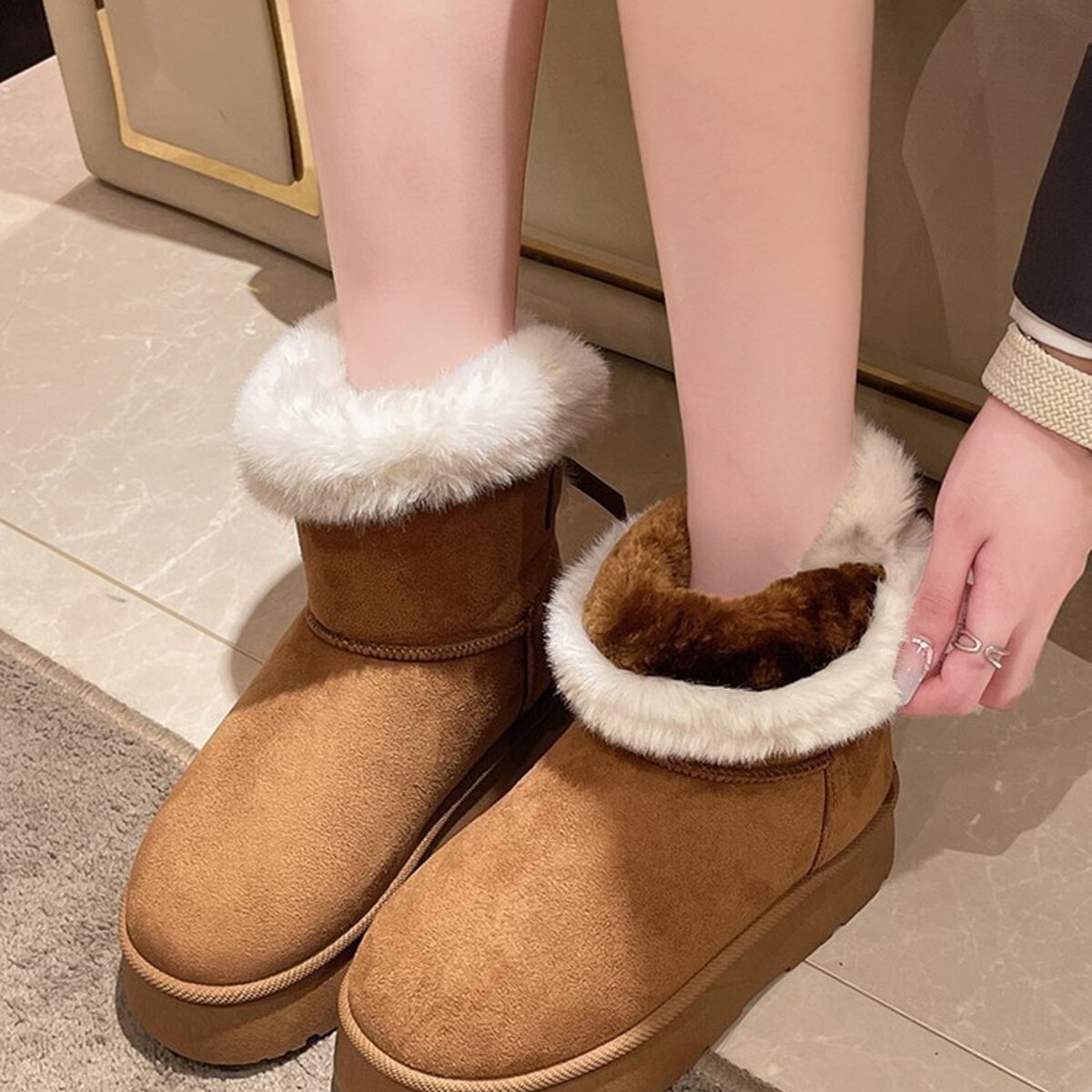 Round Toe Fuzzy Boots