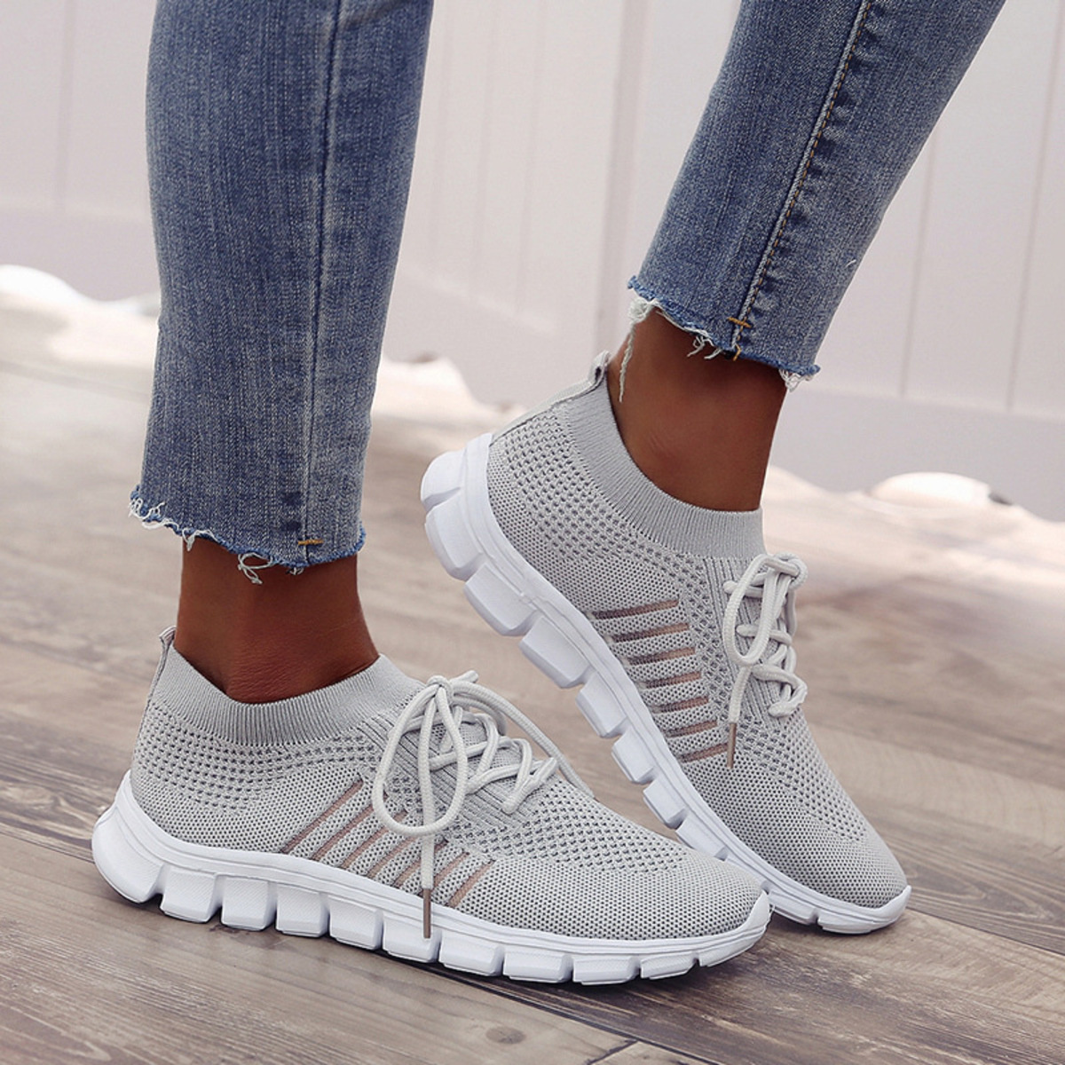Breathable Mesh Lace-Up Athletic