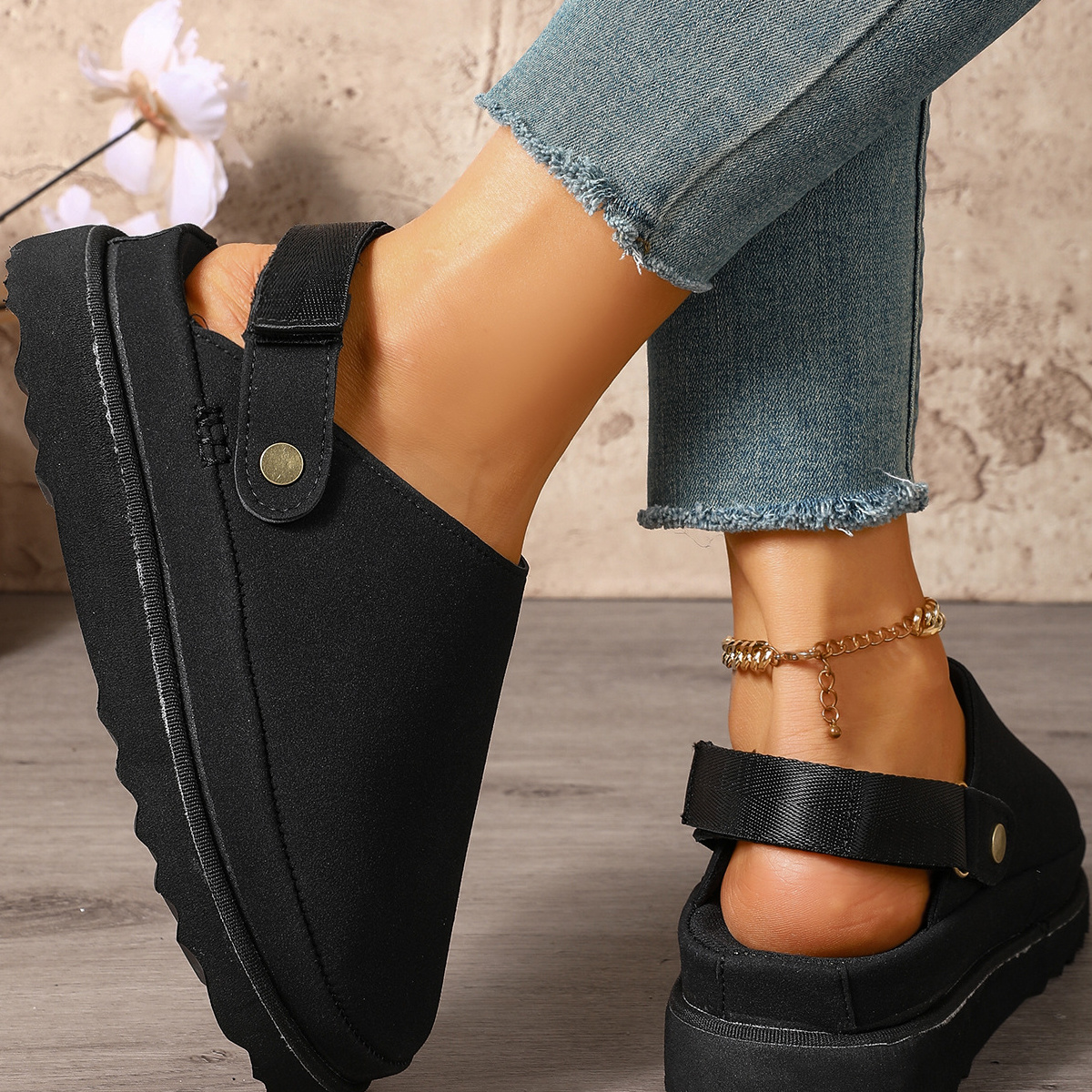 Round Toe Platform Slippers