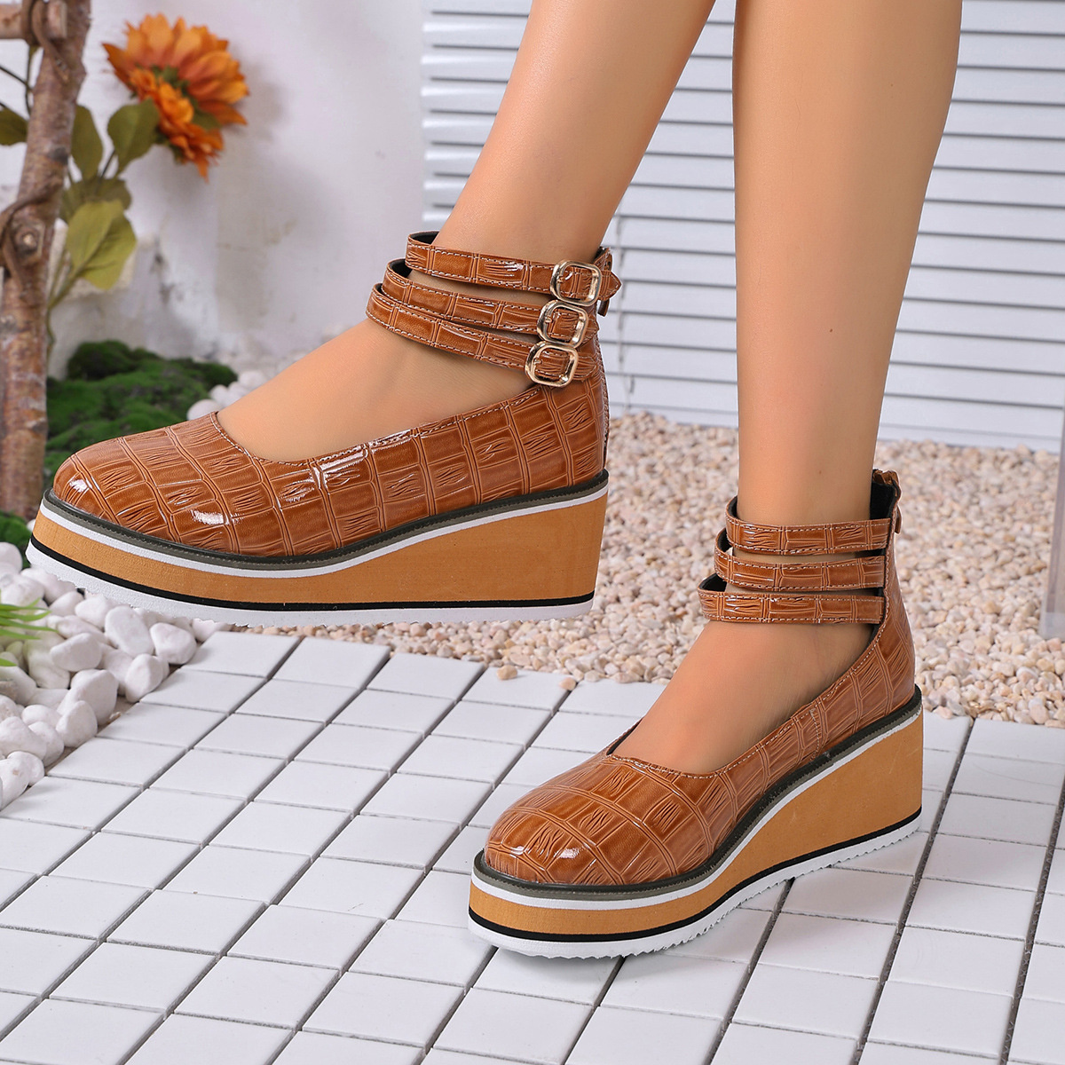 Multi-Strap Wedge Pumps