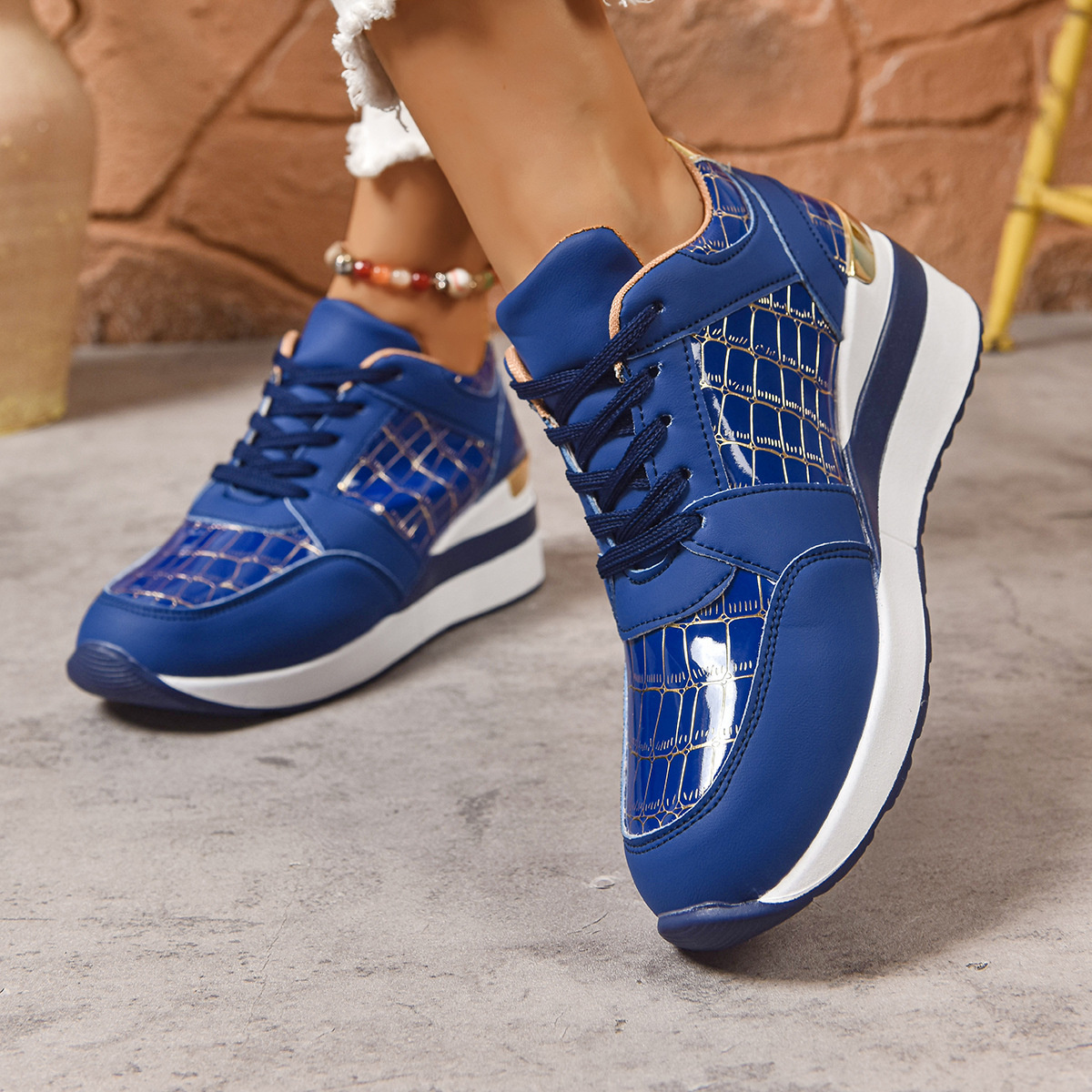 Lace Up Round Toe Sneakers