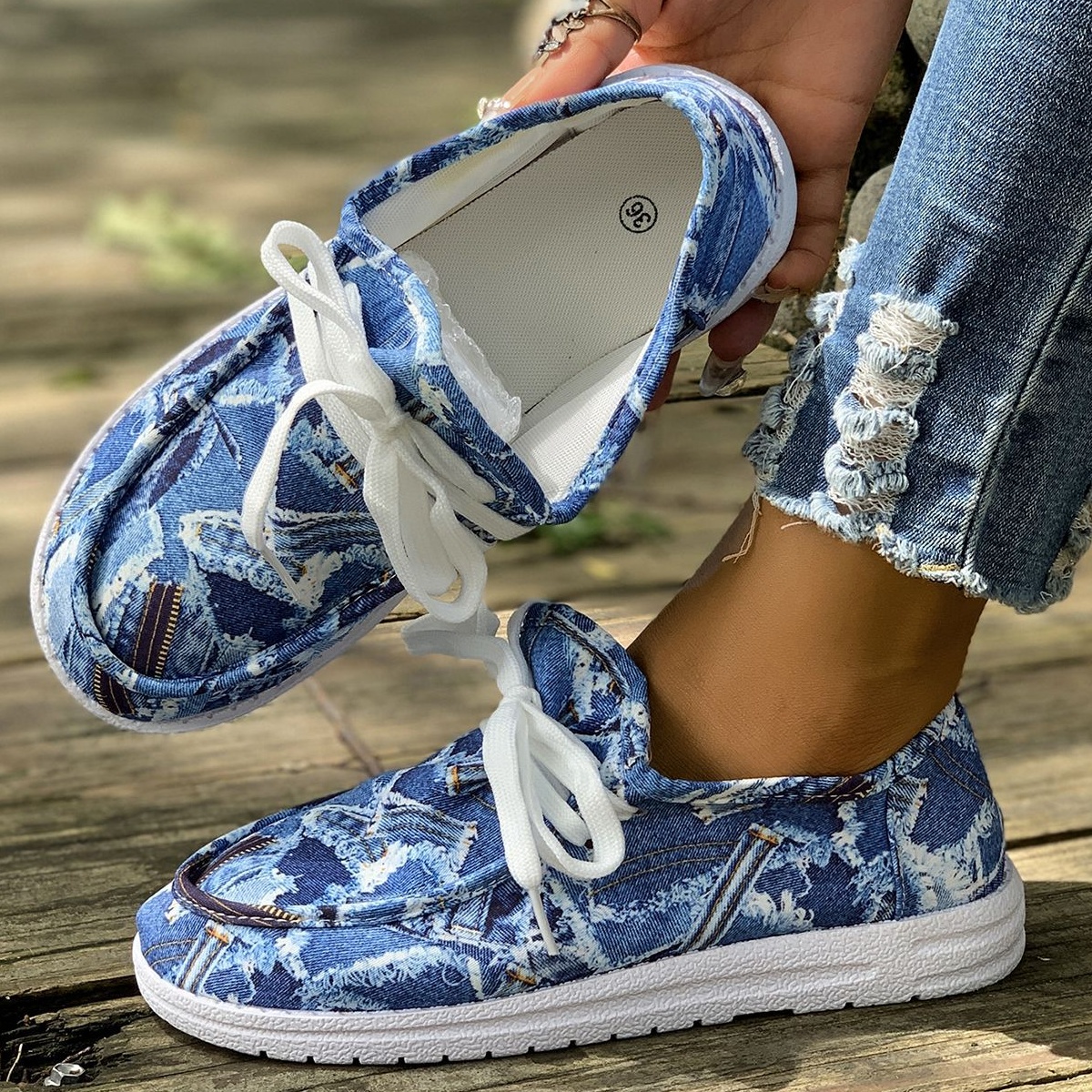 Round Toe Lace Up Sneakers