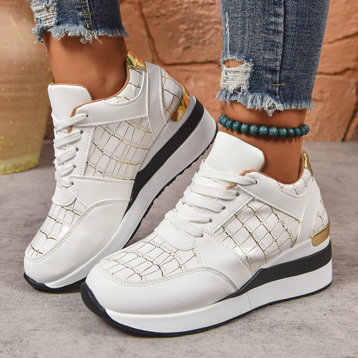 Lace Up Round Toe Sneakers