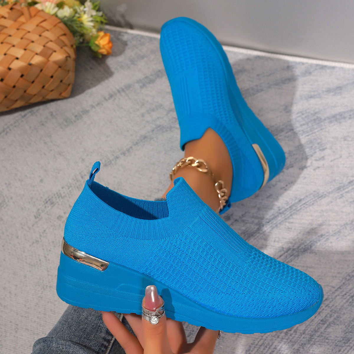 Mesh Round Toe Wedge Athletic