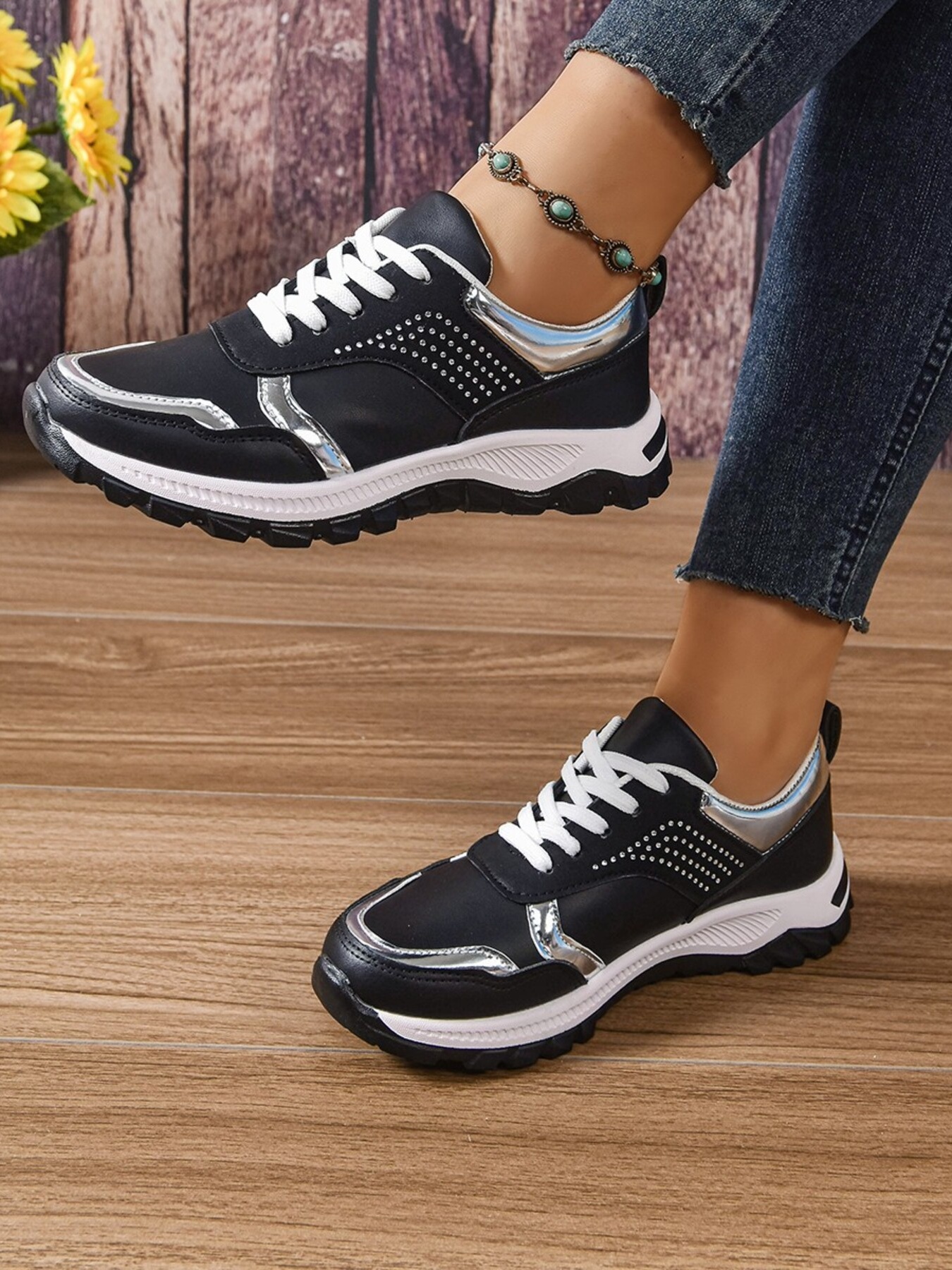 Lace Up Round Toe Sneakers