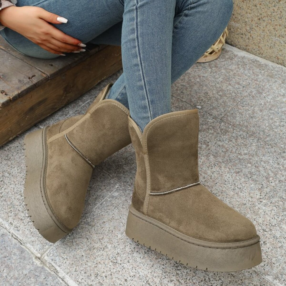 Round Toe Platform Boots