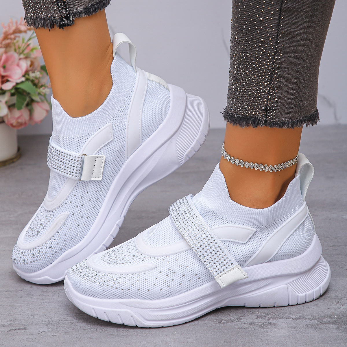 Round Toe Mesh Sneakers