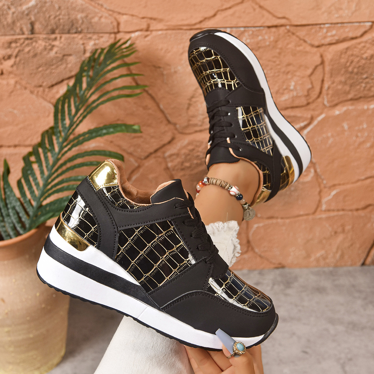 Lace Up Round Toe Sneakers