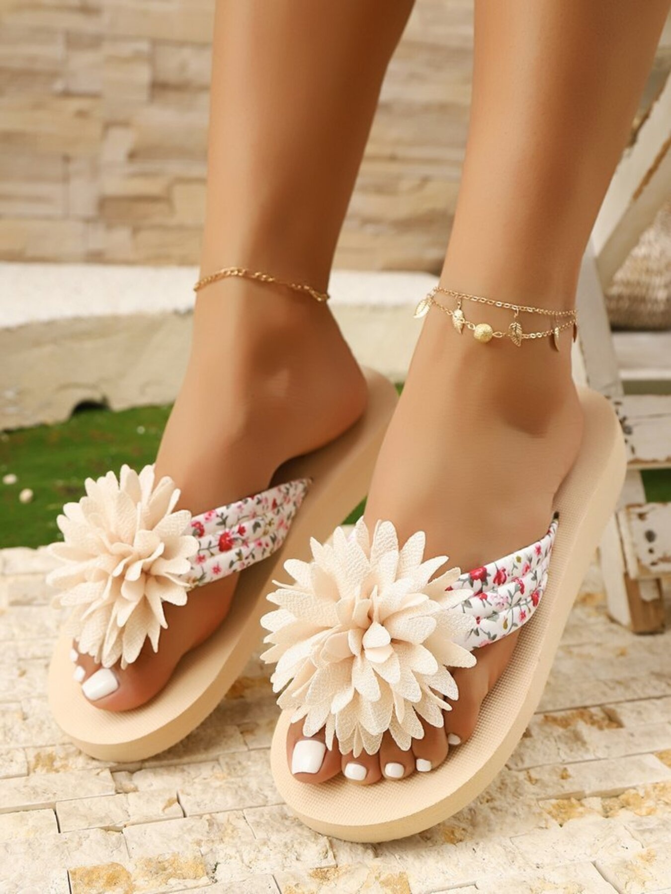 Floral Pattern Pom Pom Decorated Platform Sandals