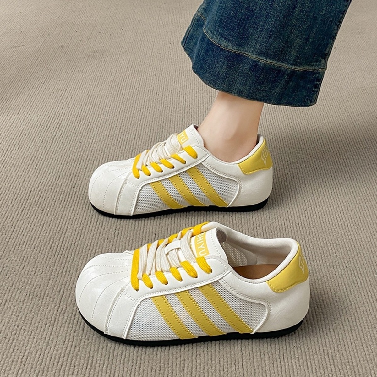 Lace Up Round Toe Sneakers