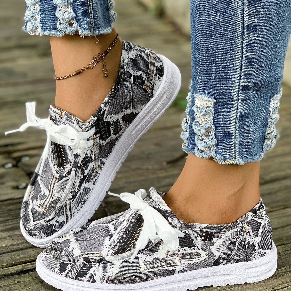 Round Toe Lace Up Sneakers