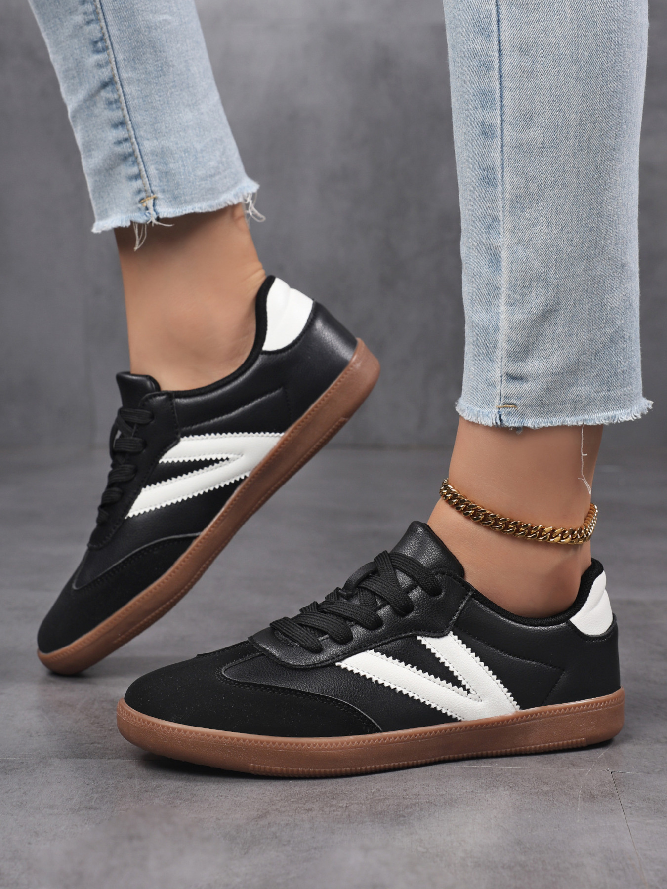 Contrast Round Toe Sneakers
