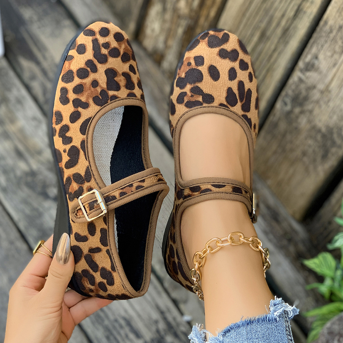 Round Toe Mesh Slip-Ons
