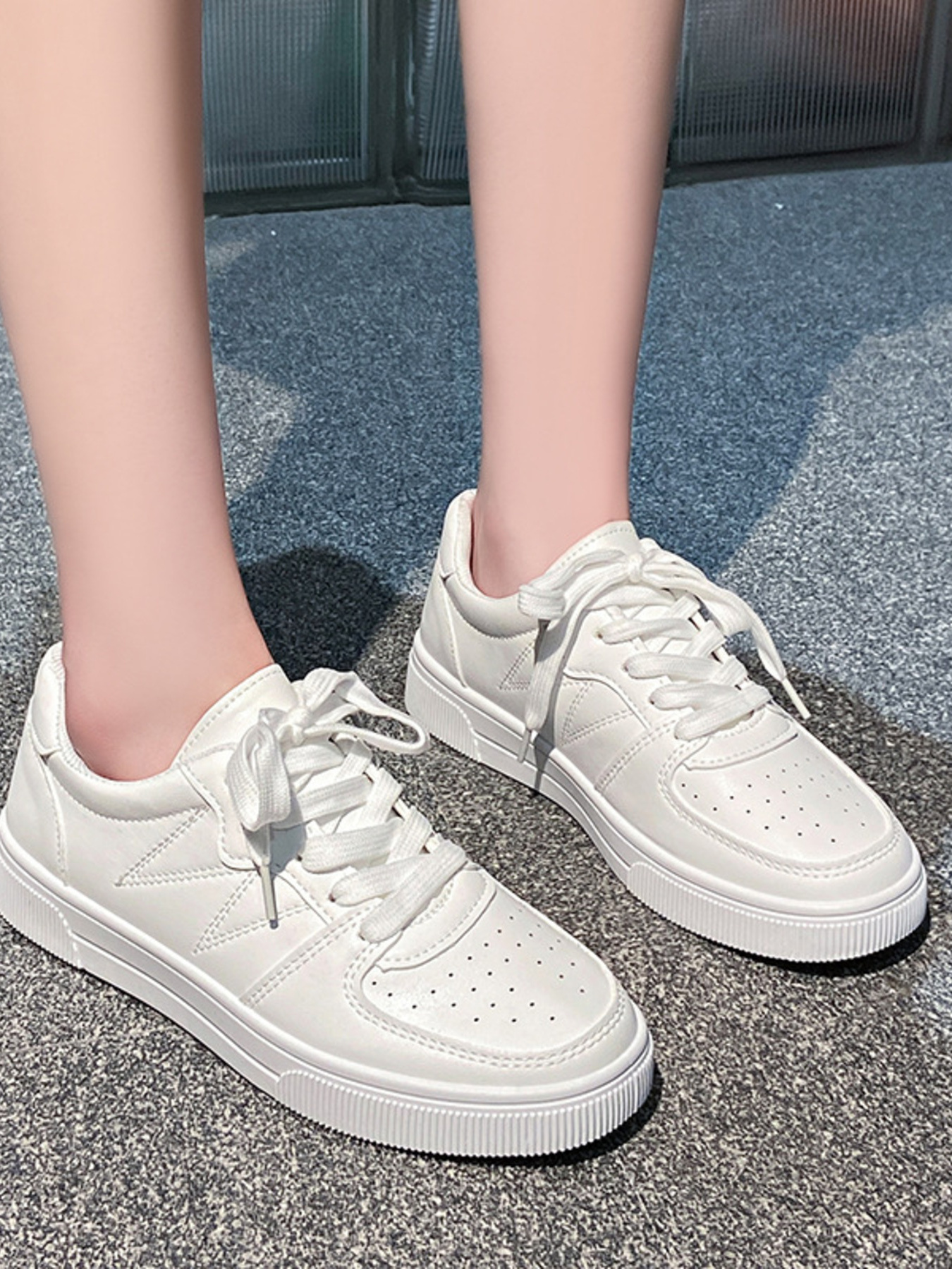 Lace Up Round Toe Sneakers