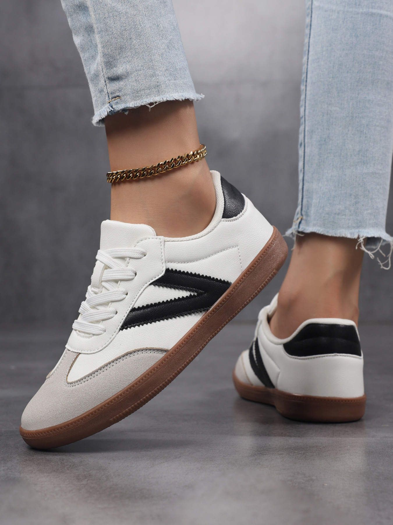 Contrast Round Toe Sneakers