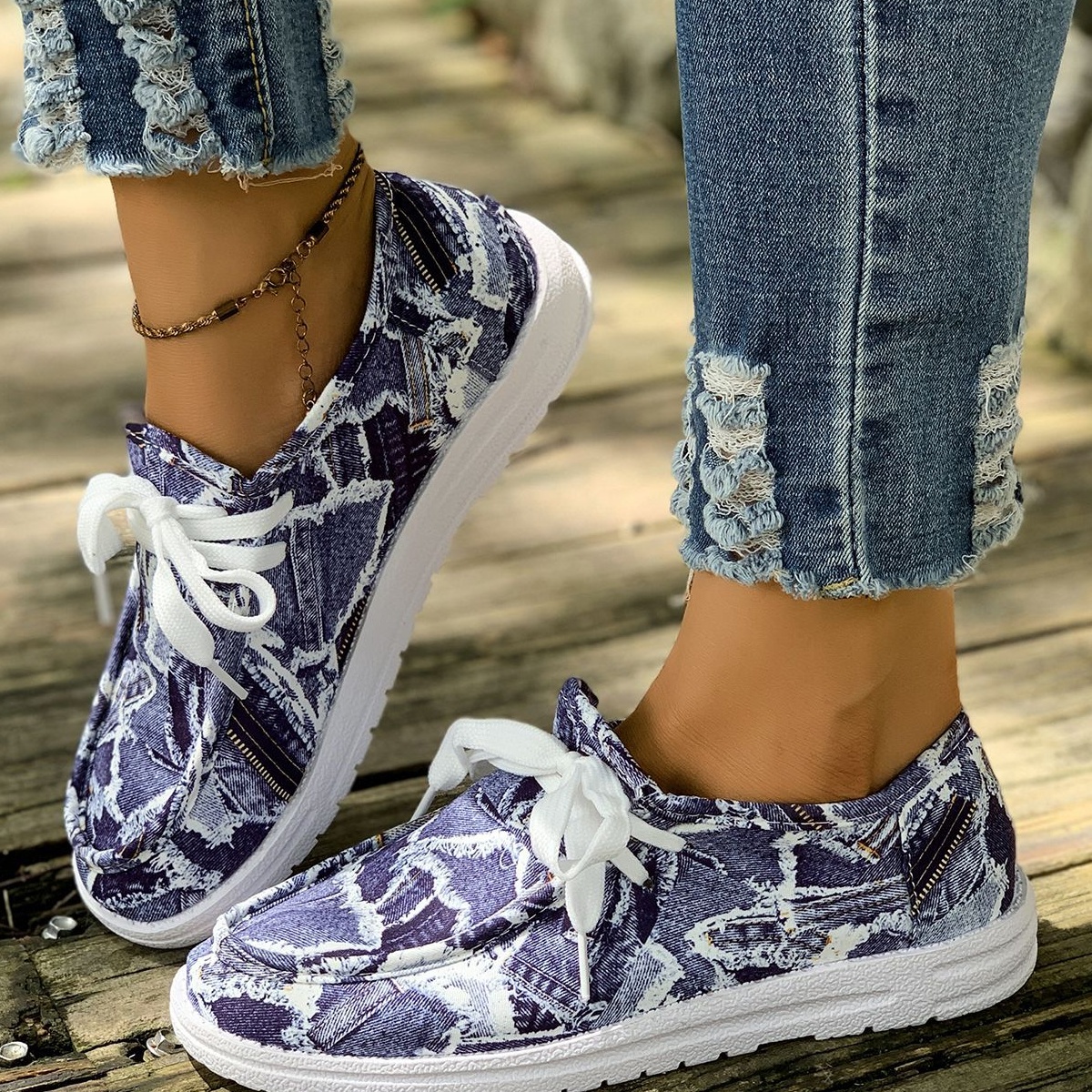 Round Toe Lace Up Sneakers