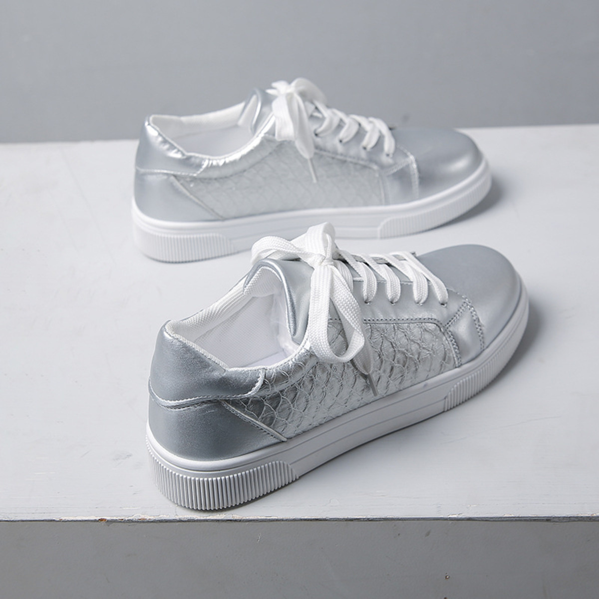 Round Toe Lace Up Sneakers