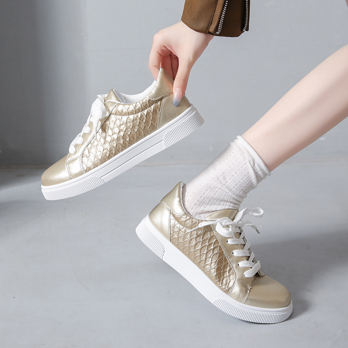 Round Toe Lace Up Sneakers