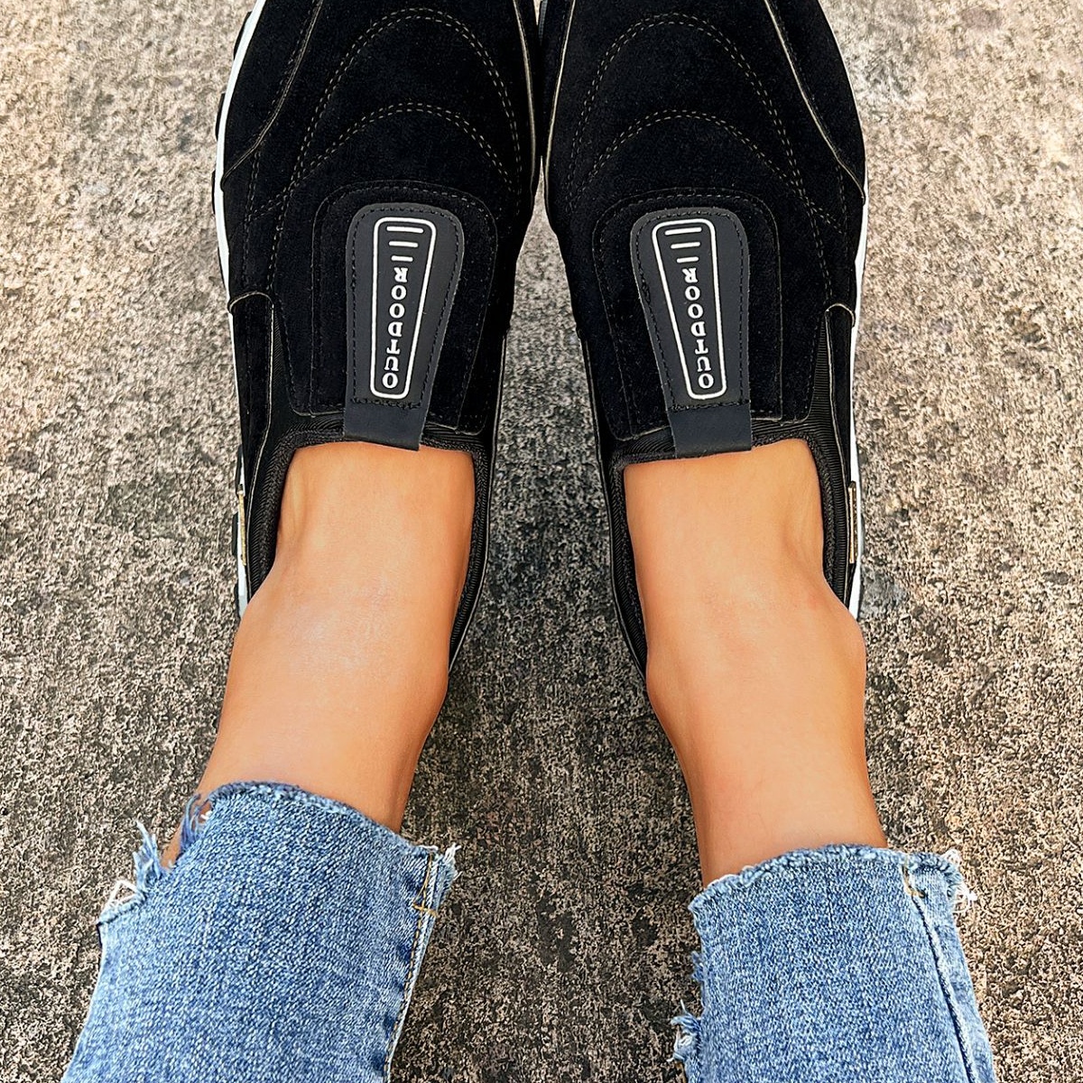 Round Toe Breathable Sneakers