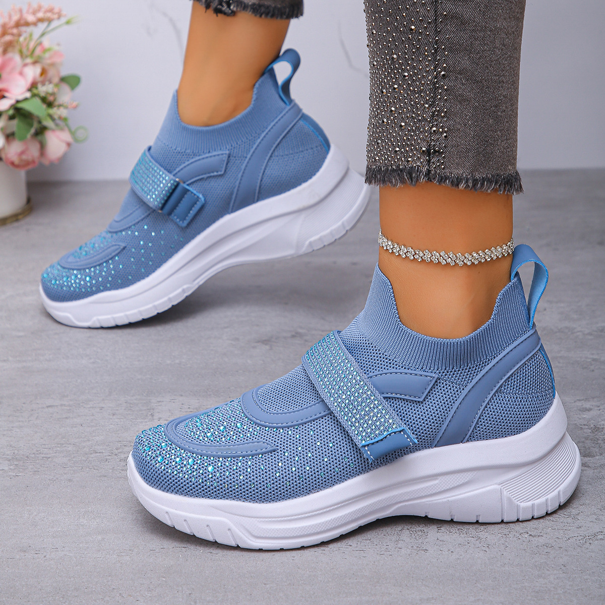 Round Toe Mesh Sneakers