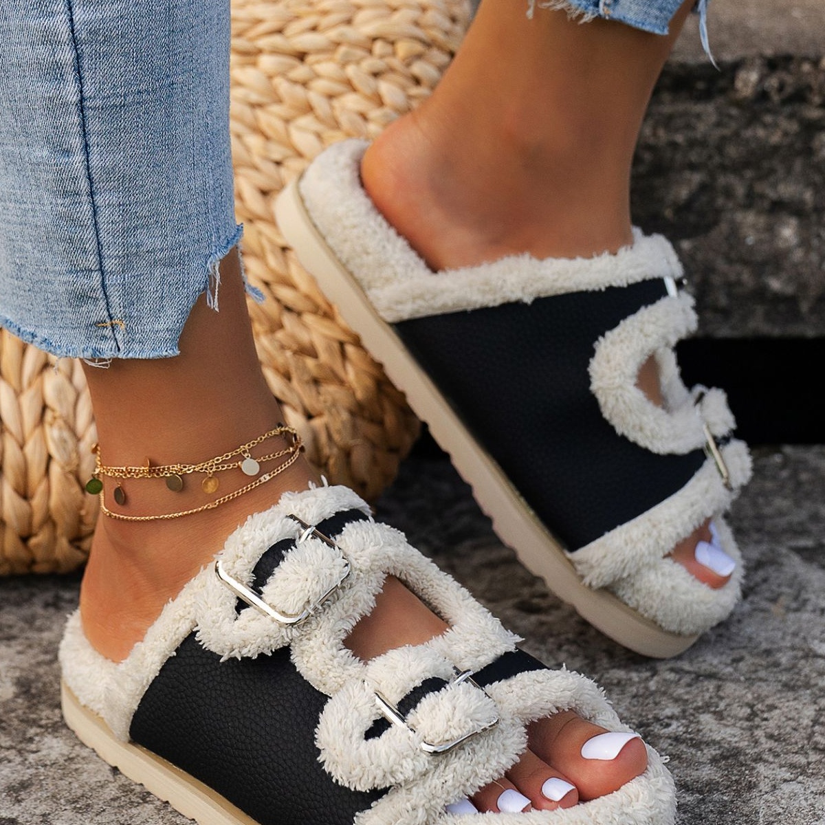 Buckle Decor Plush Lined Platform Slippers