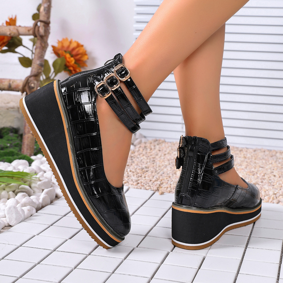 Multi-Strap Wedge Pumps