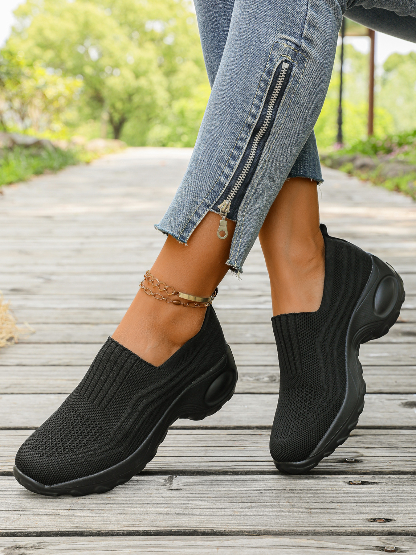 Round Toe Mesh Sneakers