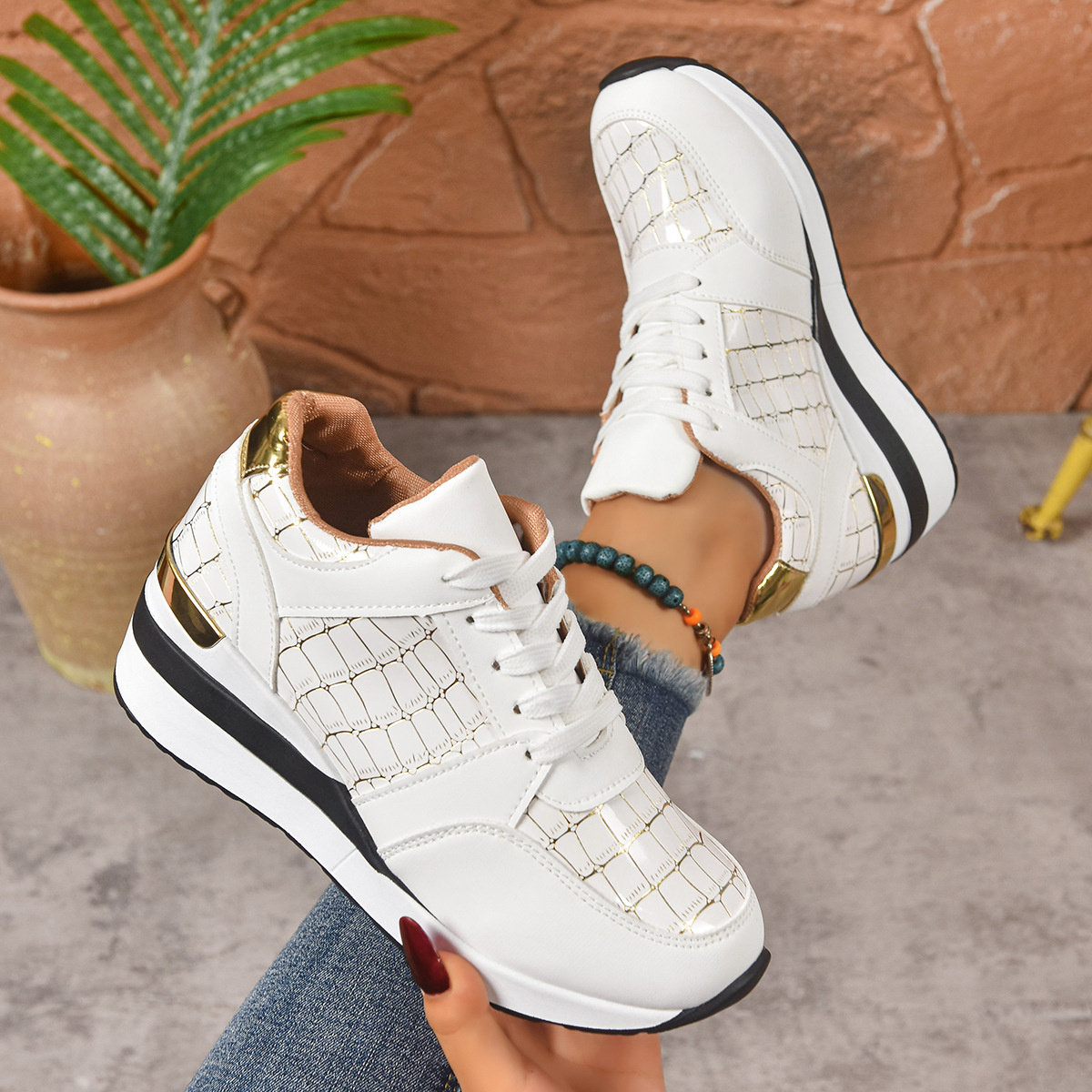 Lace Up Round Toe Sneakers
