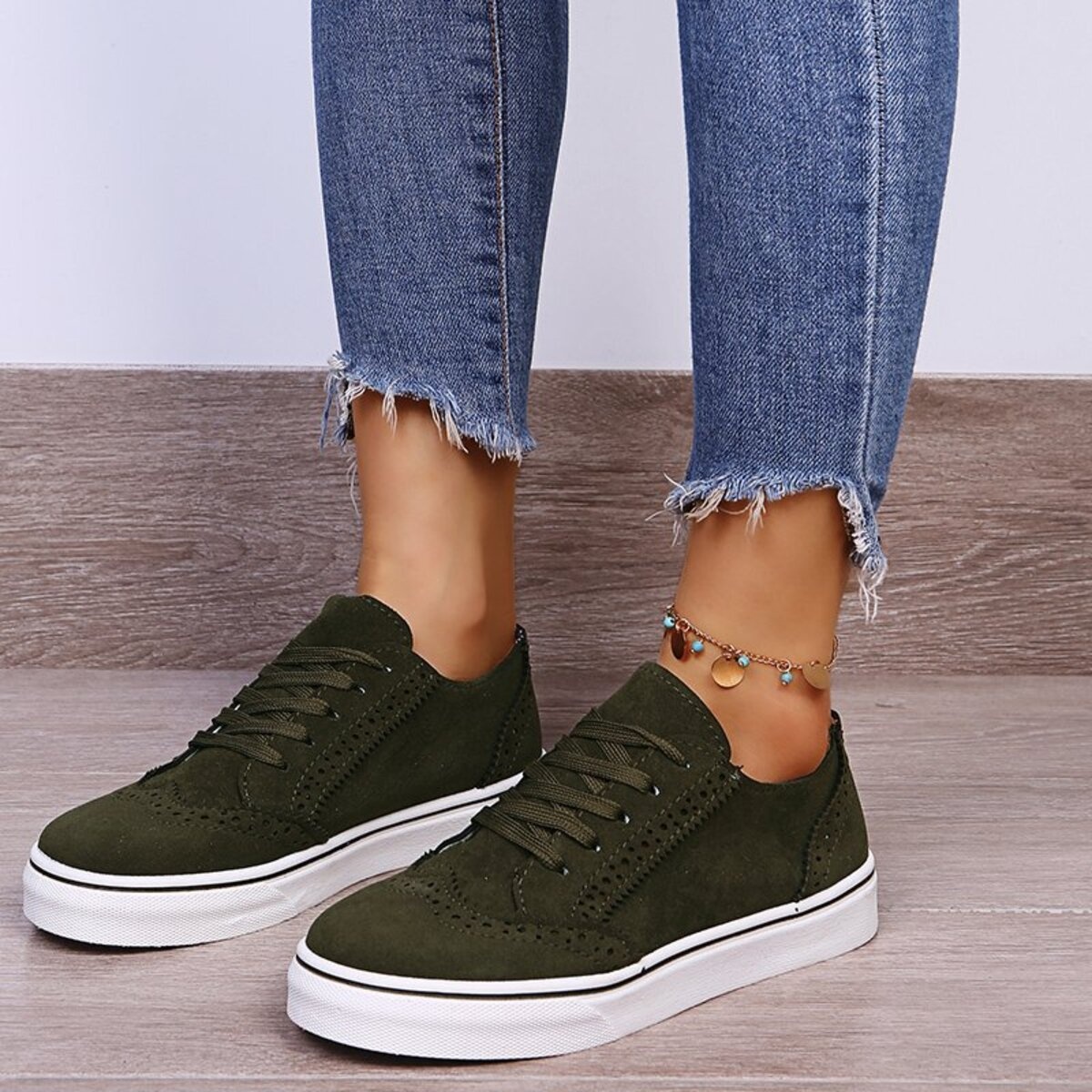Lace Up Round Toe Sneakers