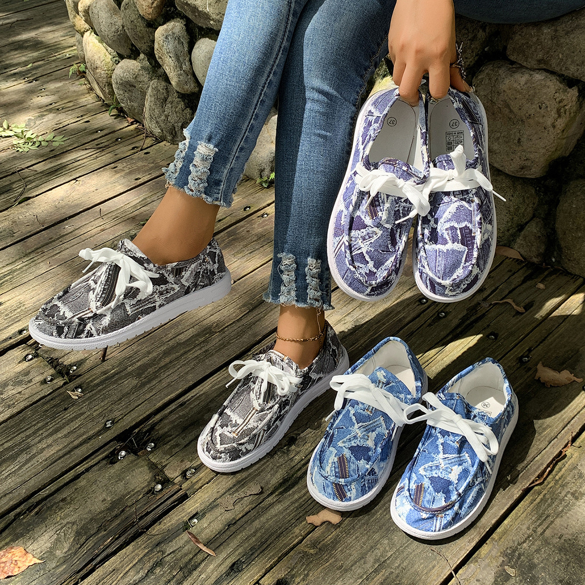 Round Toe Lace Up Sneakers