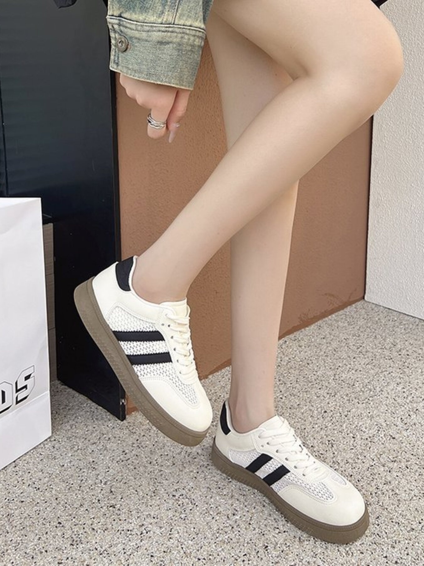 Lace Up Round Toe Platform Sneakers
