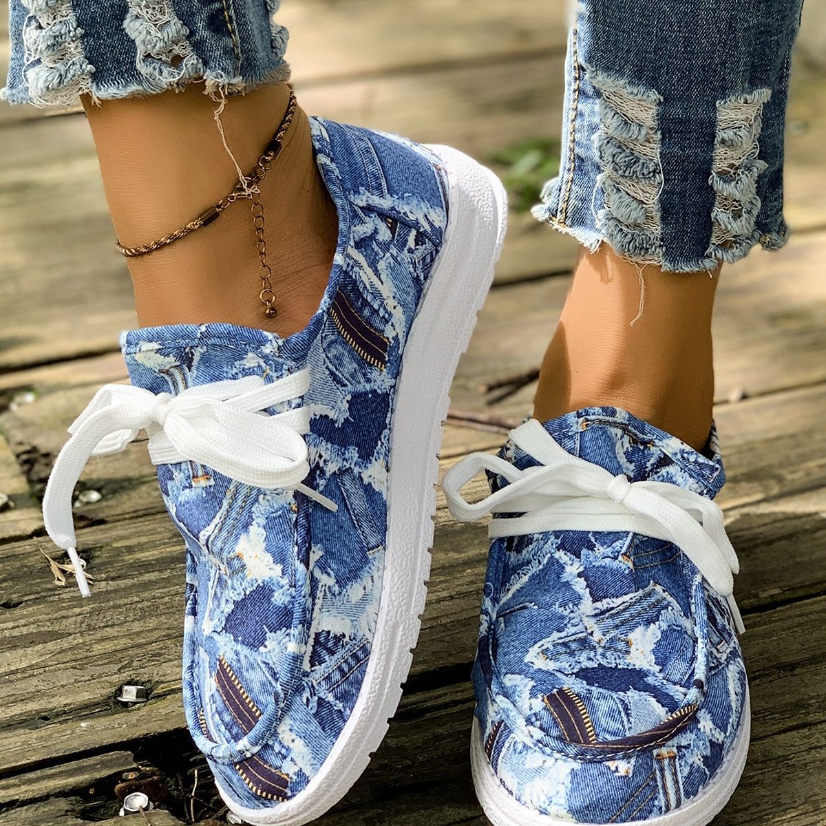 Round Toe Lace Up Sneakers