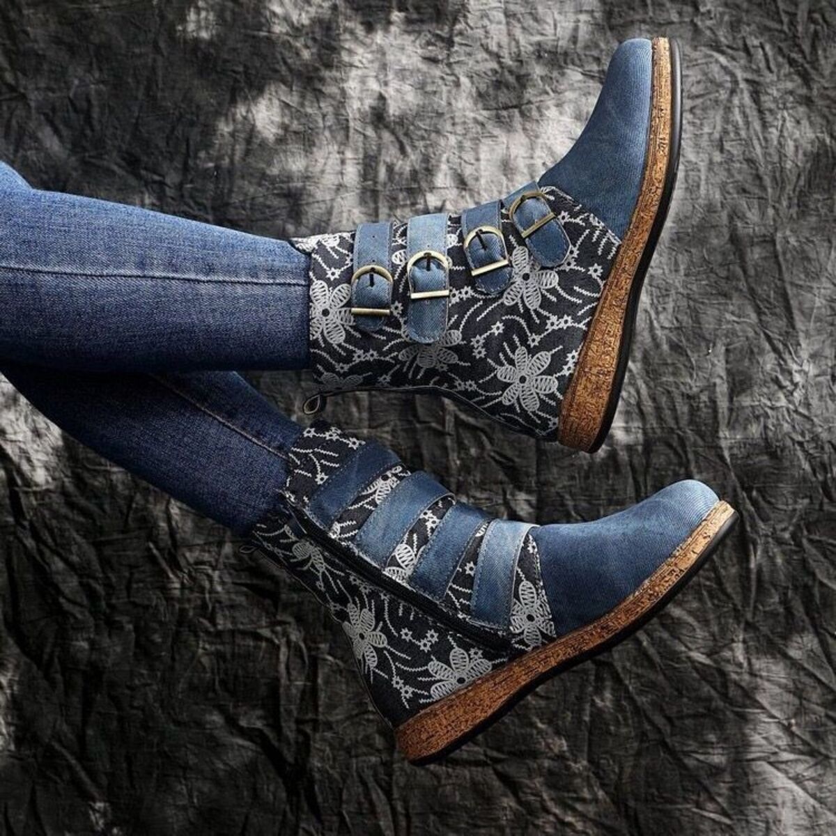 Embroidered Round Toe Boots