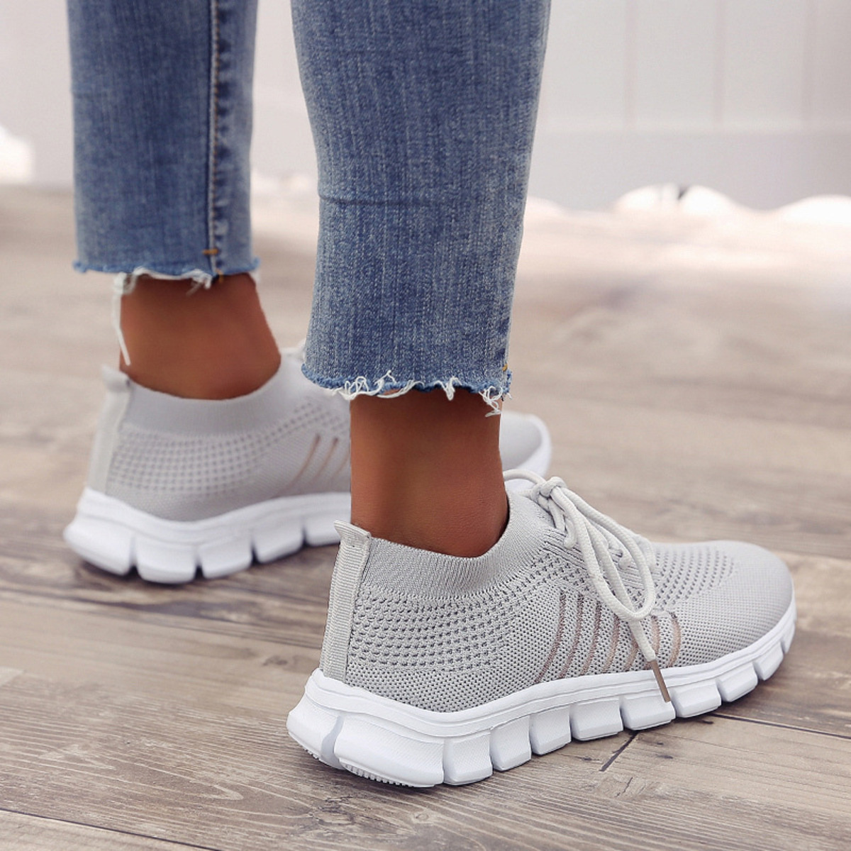 Breathable Mesh Lace-Up Athletic