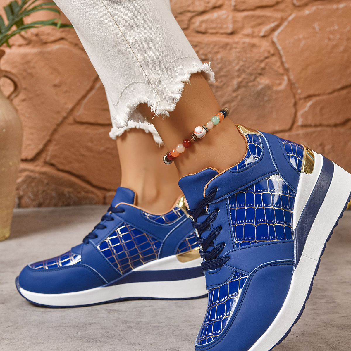 Lace Up Round Toe Sneakers