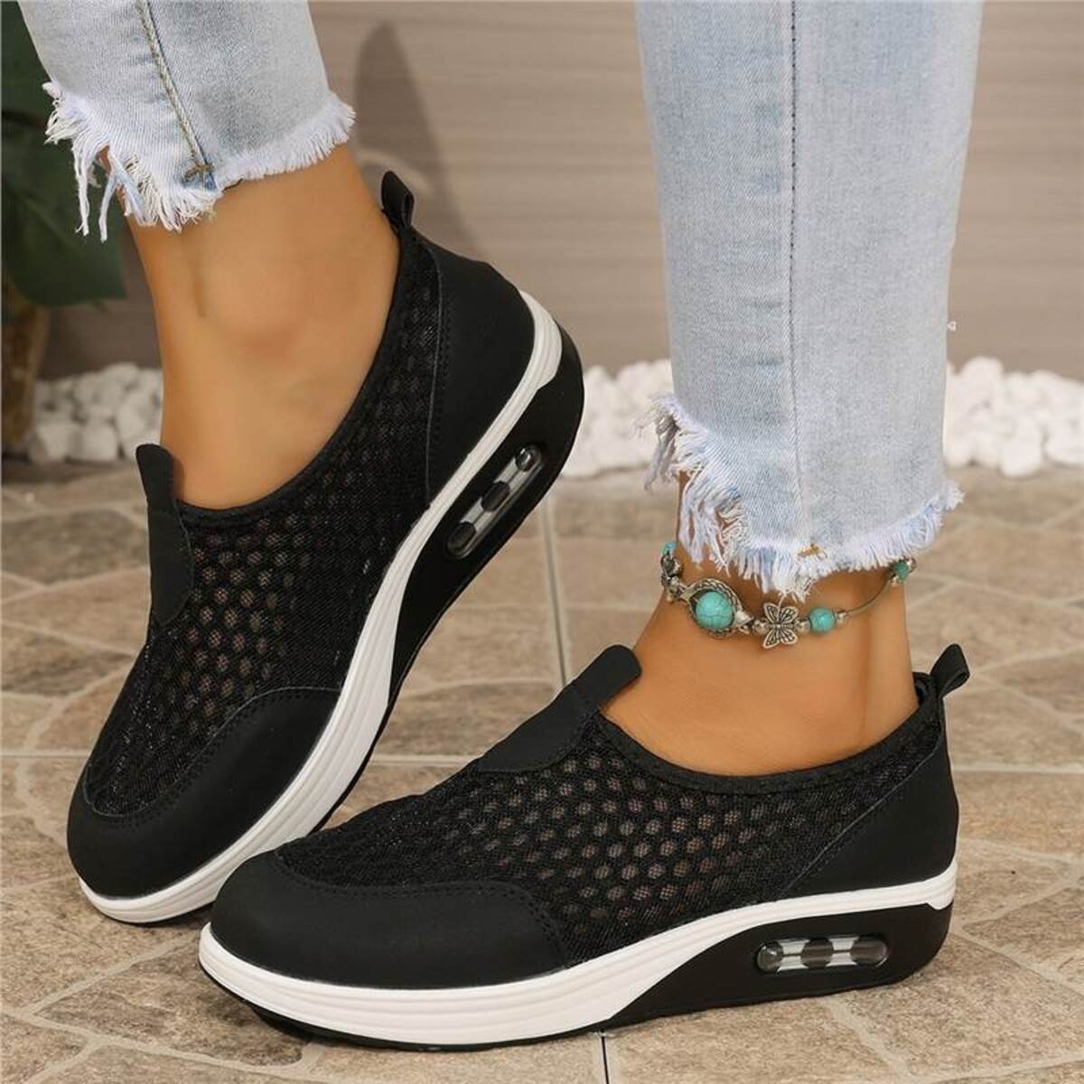 Round Toe Mesh Sneakers