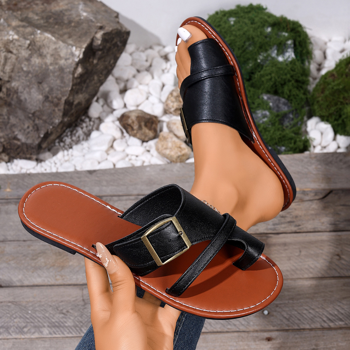 Toe Loop Buckle Decor Sandals