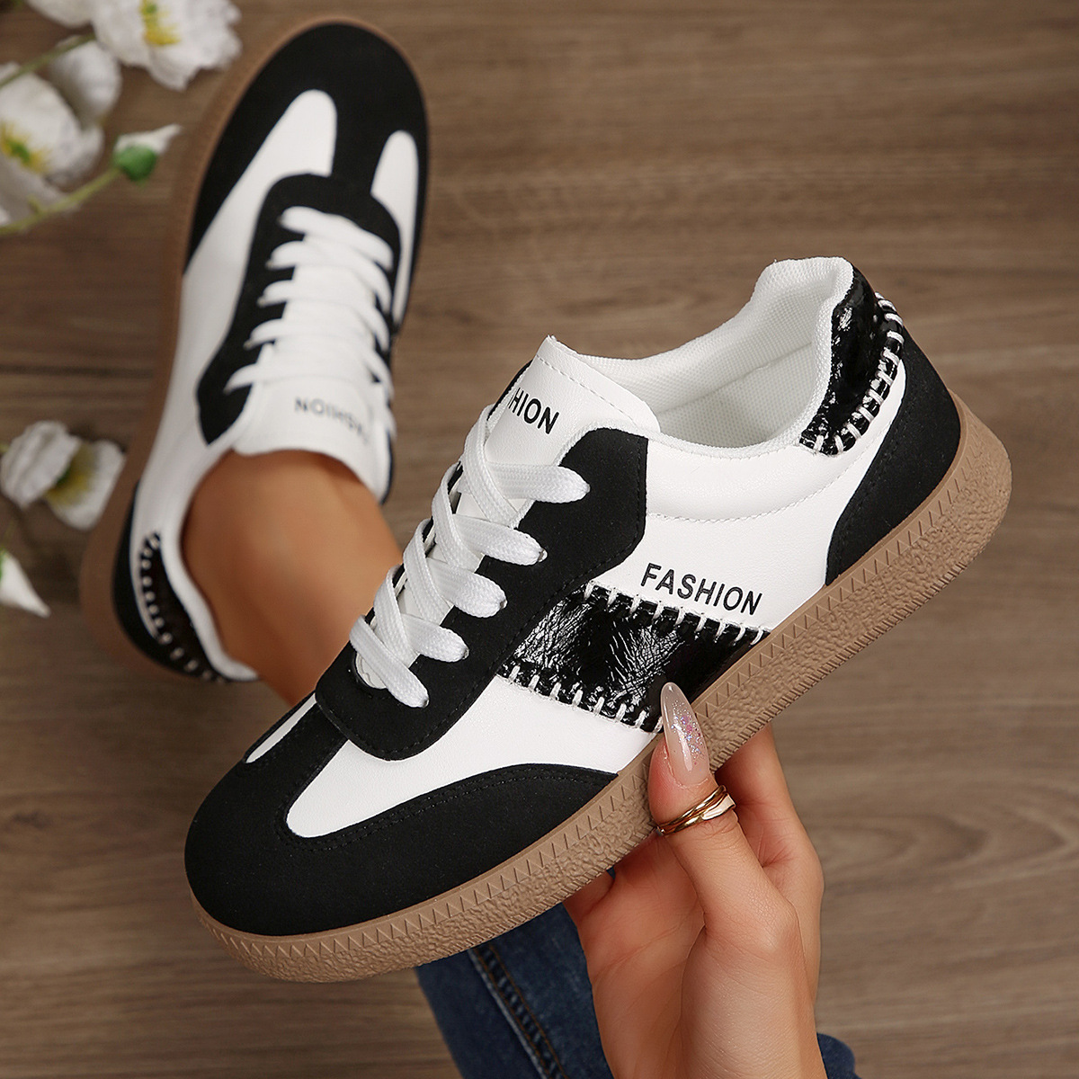 Lace-Up Flats Sneakers