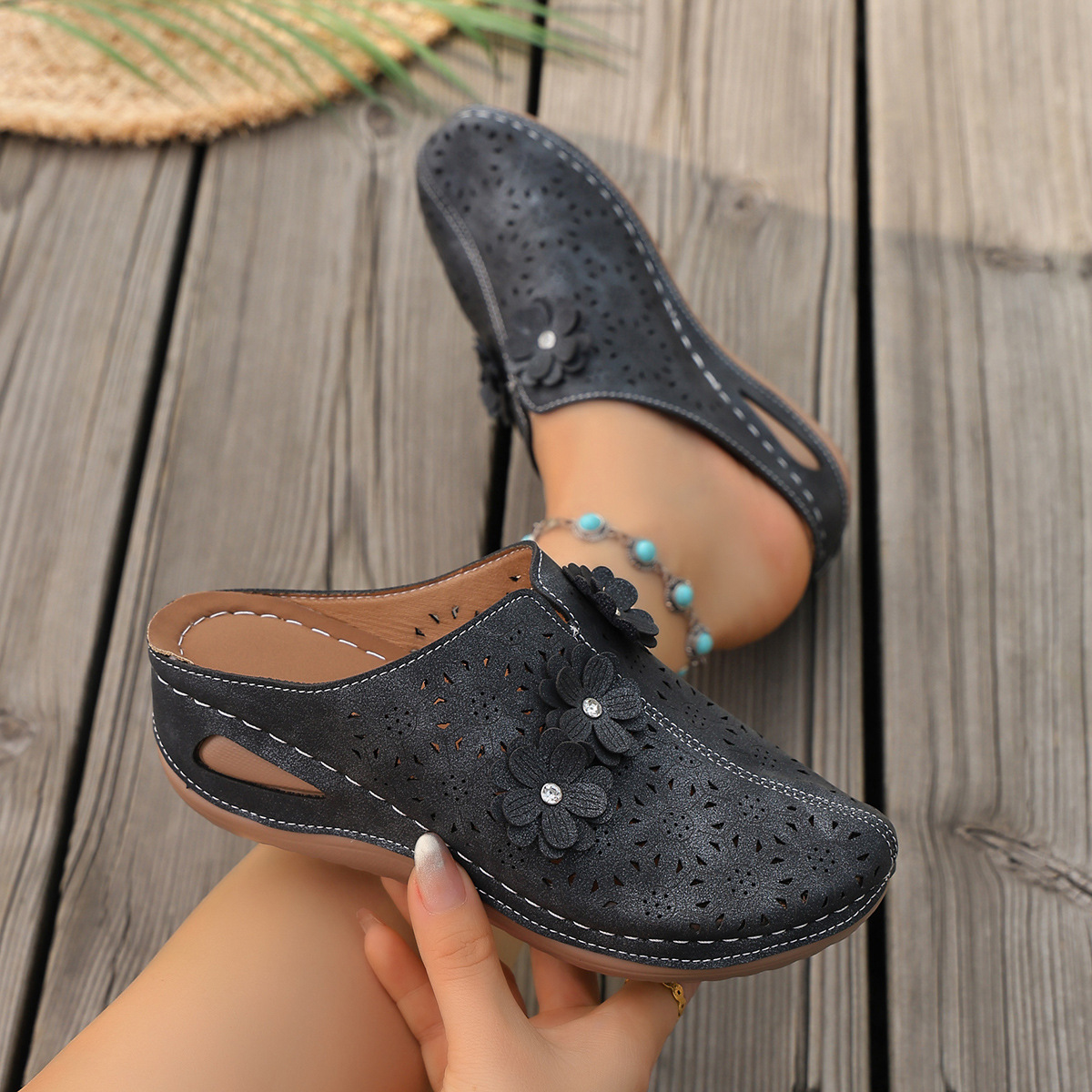 Floral Decor Round Toe Sandals