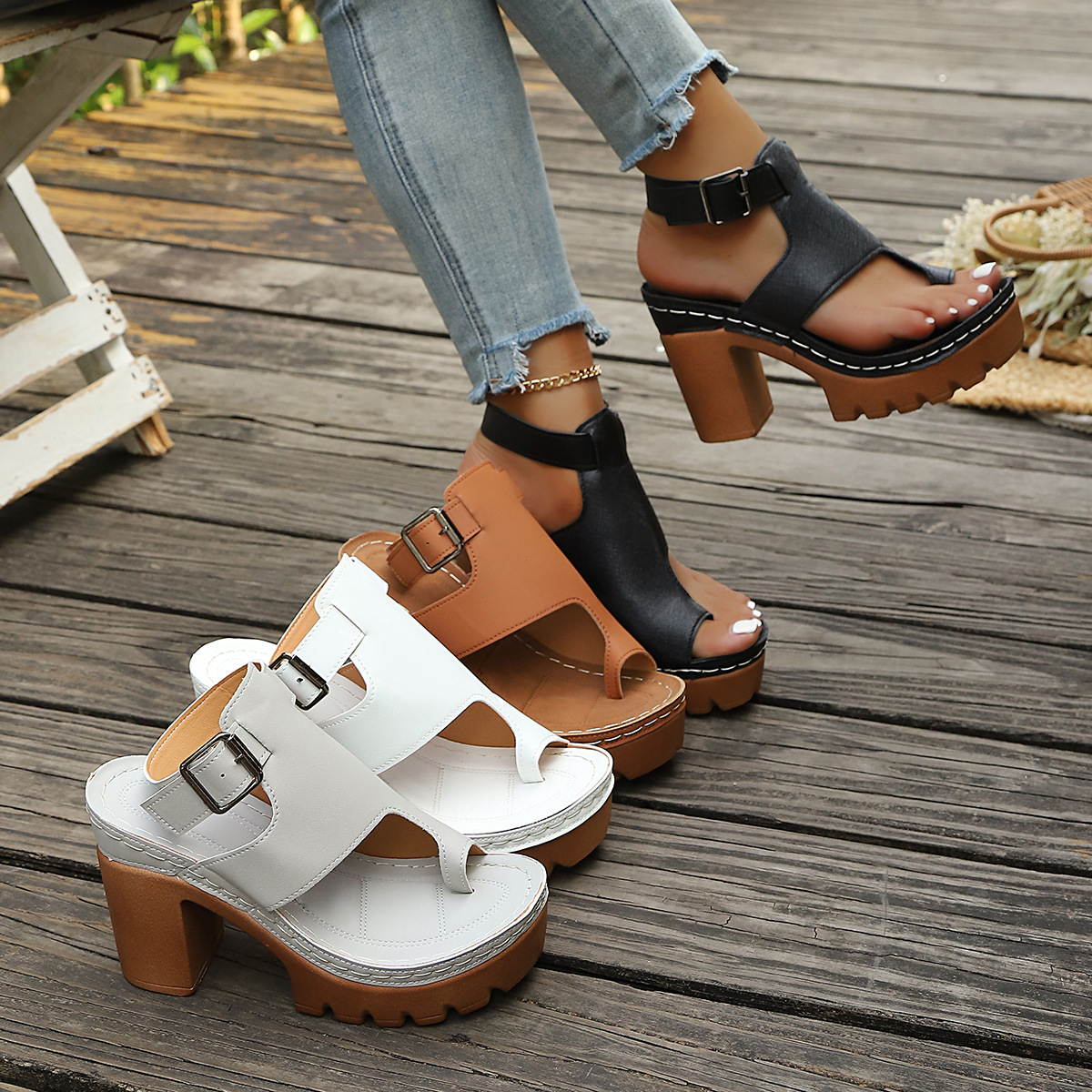 Toe Loop Block Heels Sandals