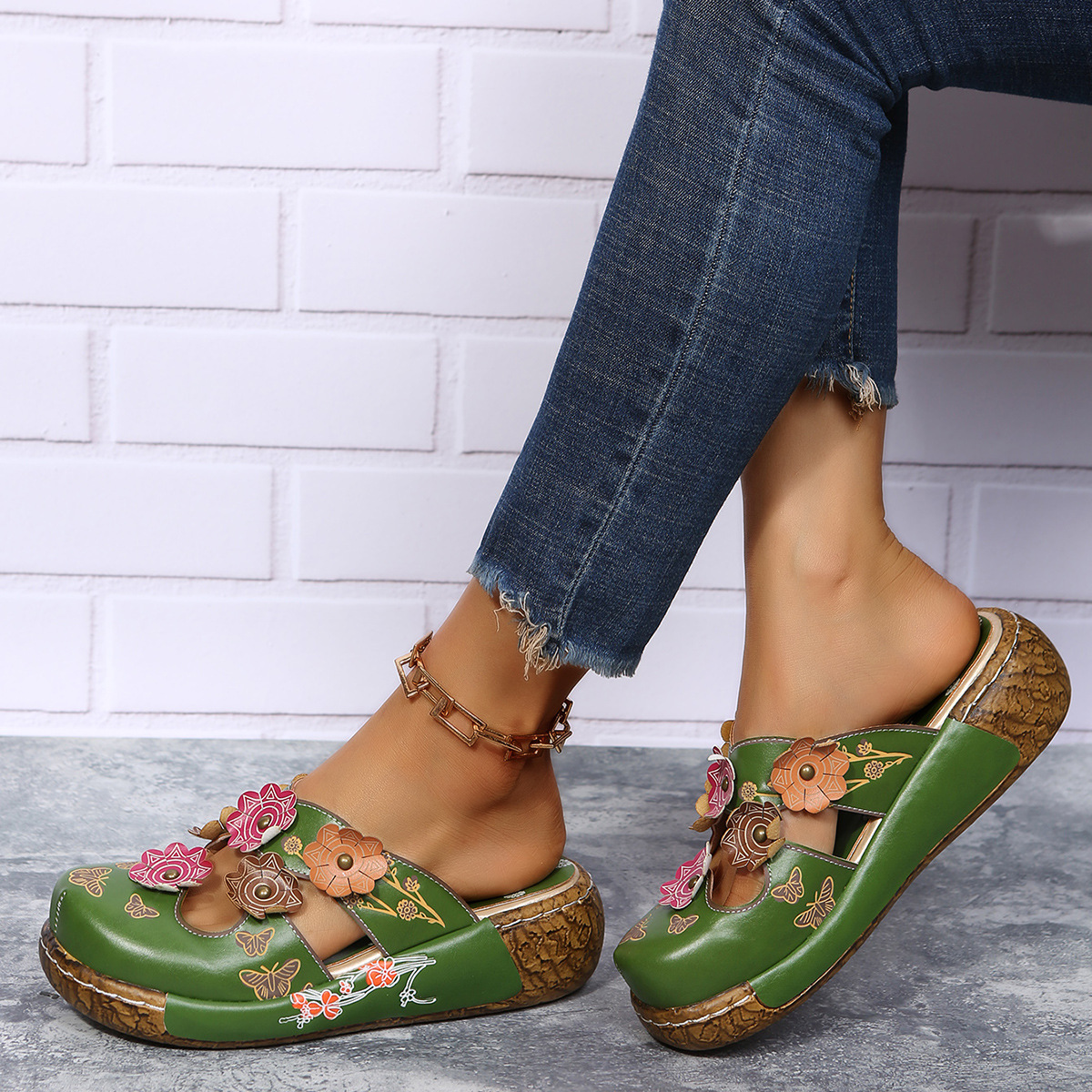 Round Toe Platform Sandals