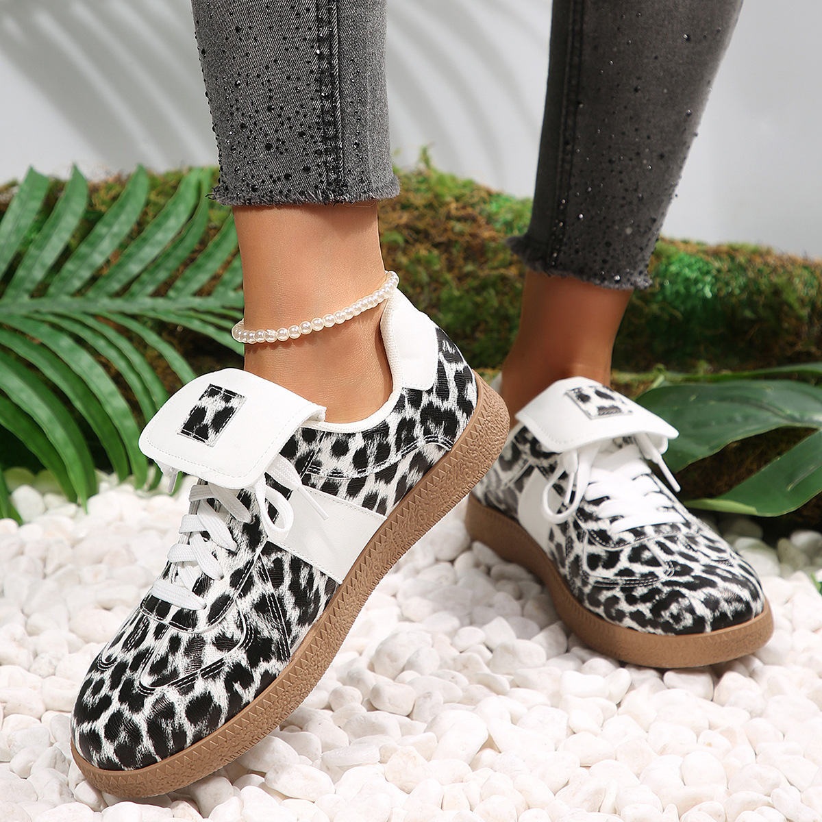 Round Toe Lace Up Sneakers