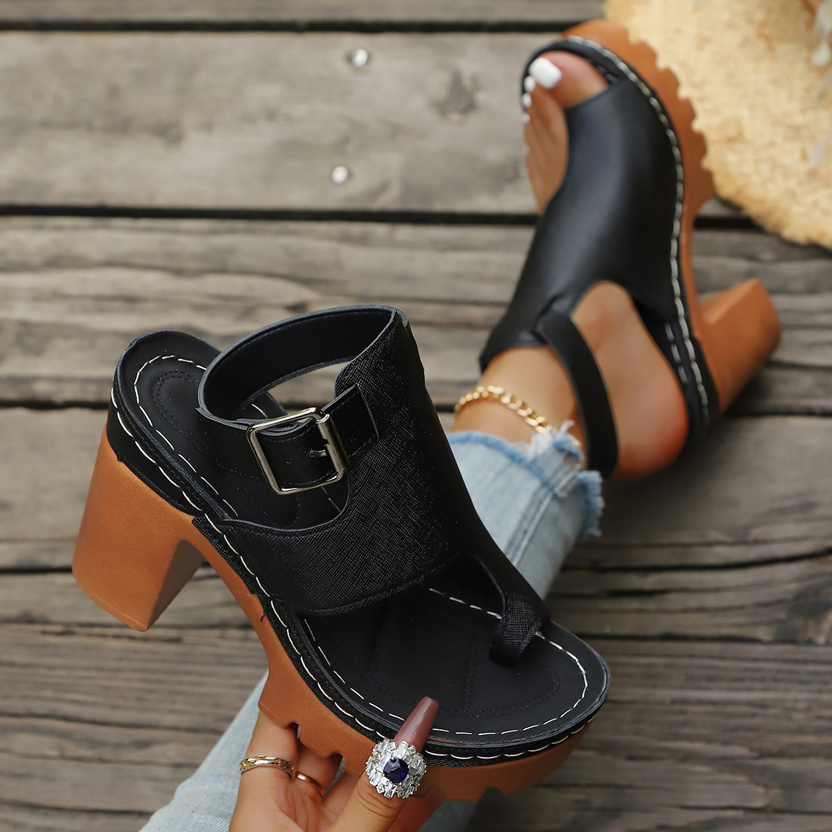Toe Loop Block Heels Sandals
